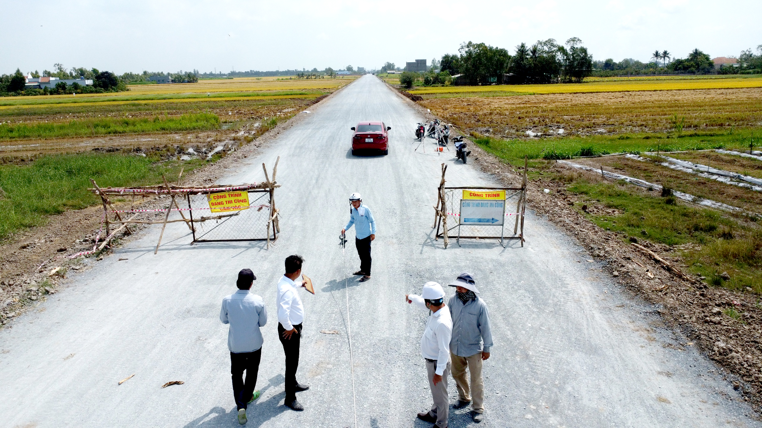 Đồng Tháp: 32 doanh nghiệp kiến nghị tỉnh tháo gỡ nút thắt cho các dự án hạ tầng - Ảnh 1.