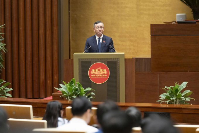 Bộ trưởng Tài chính Ngô Văn Tuấn tại phiên họp Quốc hội chiều 9/4. Ảnh: Media Quốc hội