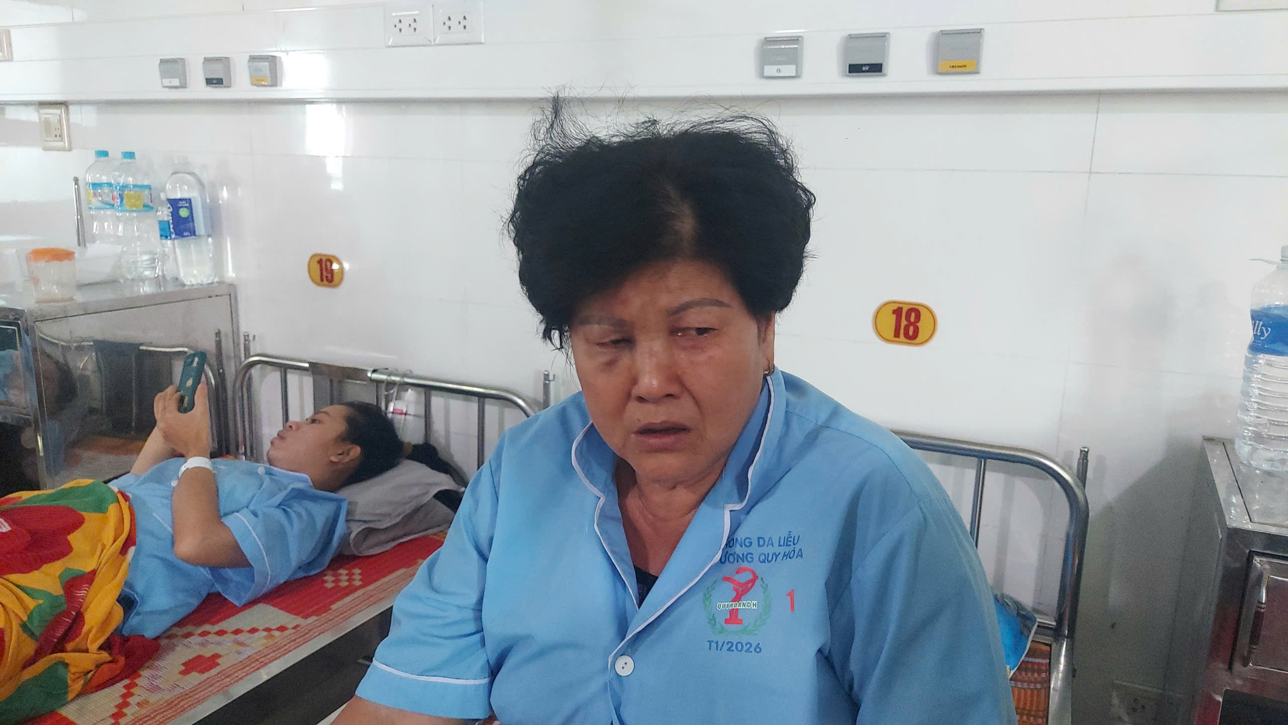 Hành hung người bán bánh bèo ở Quy Nhơn: Dư luận phẫn nộ, chờ xử lý nghiêm - Ảnh 2.