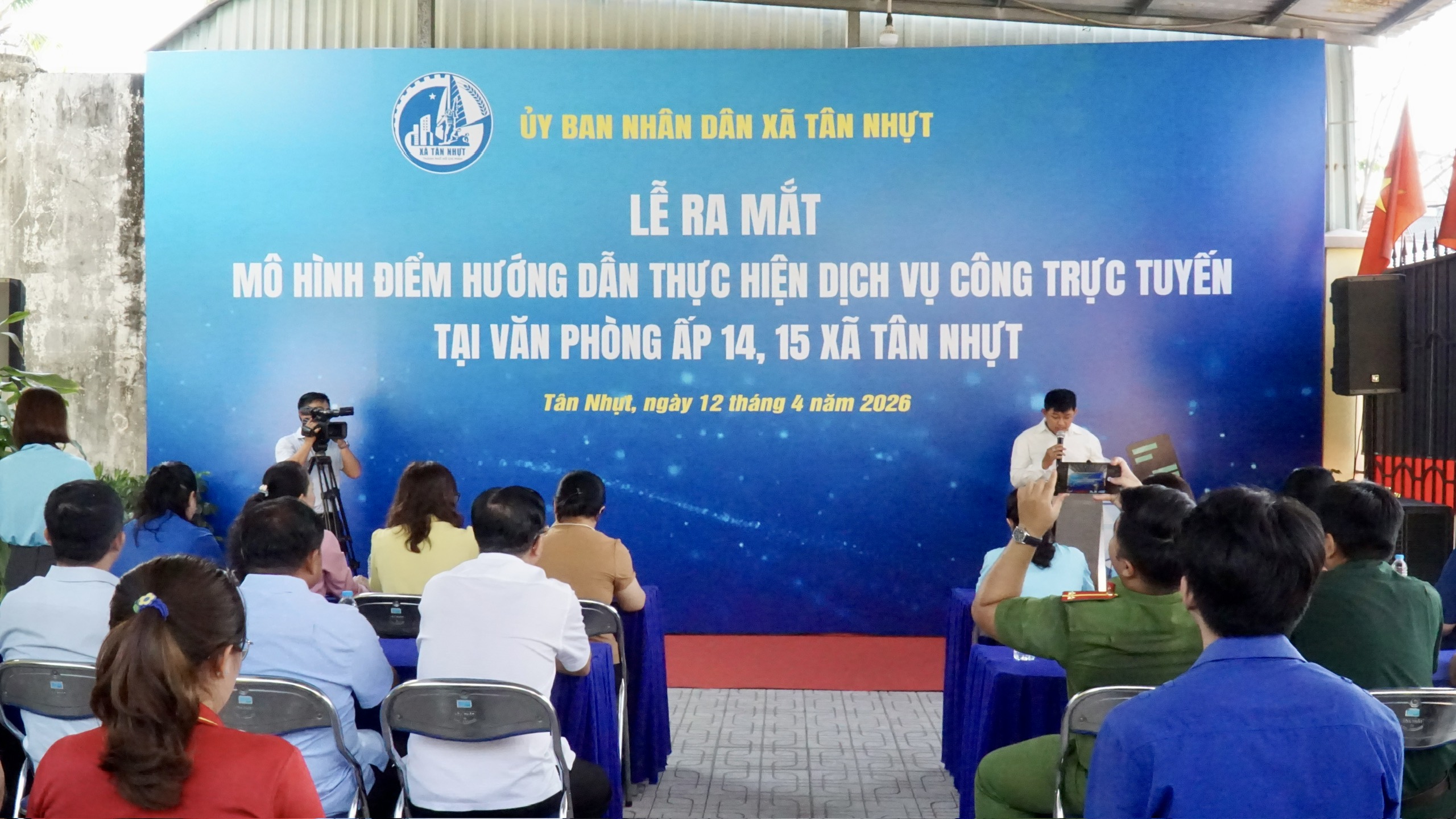 xã Tân Nhựt, TPHCM: Đưa dịch vụ công về tận ấp, người dân tự tin làm hồ sơ trực tuyến - Ảnh 1.