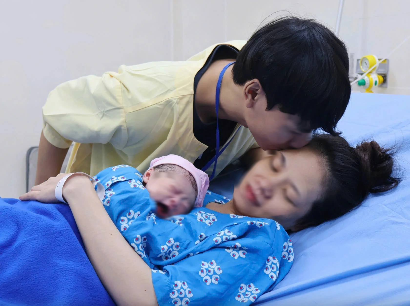 Dự báo dân số Việt Nam giảm mạnh năm 2023 không phải do phụ nữ lười sinh con - Ảnh 2.