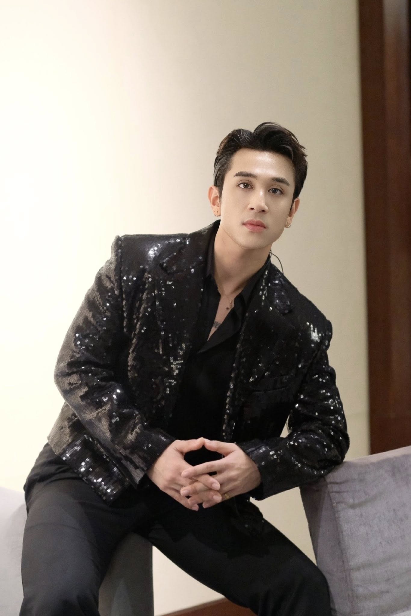 Duong Edward phai nhap vien cap cuu ra thong bao