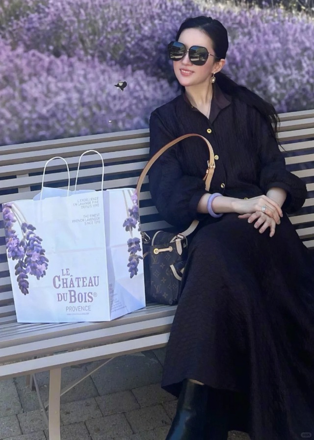 Bóc giá thú chơi ngọc của mỹ nhân Cbiz: Dương Mịch, Phạm Gia chuộng ngọc trong suốt cả chục tỷ, nhưng trùm cuối Lưu Diệc Phi mới gây ngỡ ngàng- Ảnh 1.