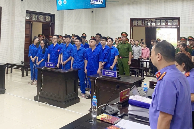 Nhóm tội phạm bán cần sa qua Teleram tại phiên tòa xét xử. Ảnh: Xuân Hoa