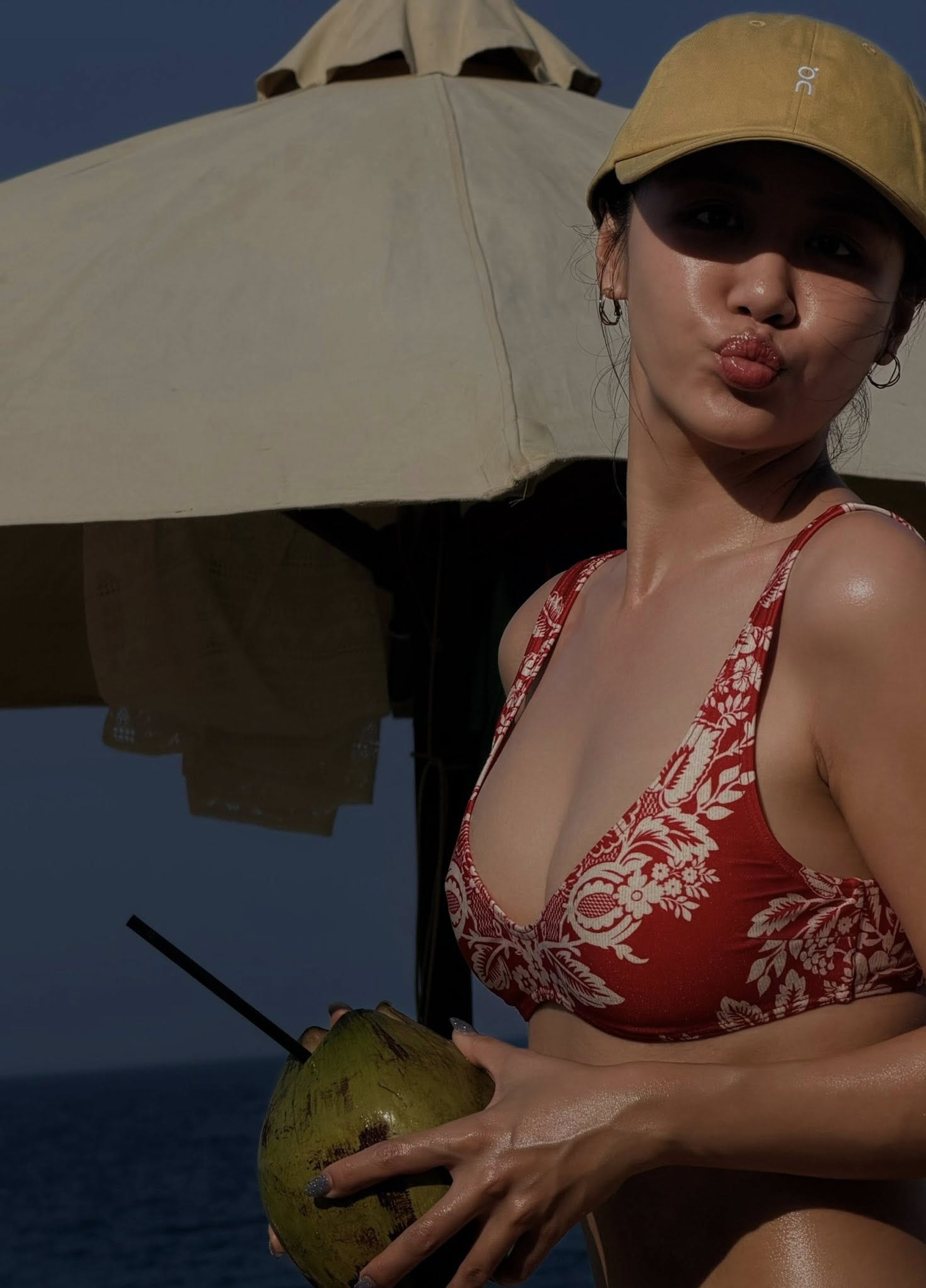 Đường đua bikini ngày hè của loạt sao Việt - 1