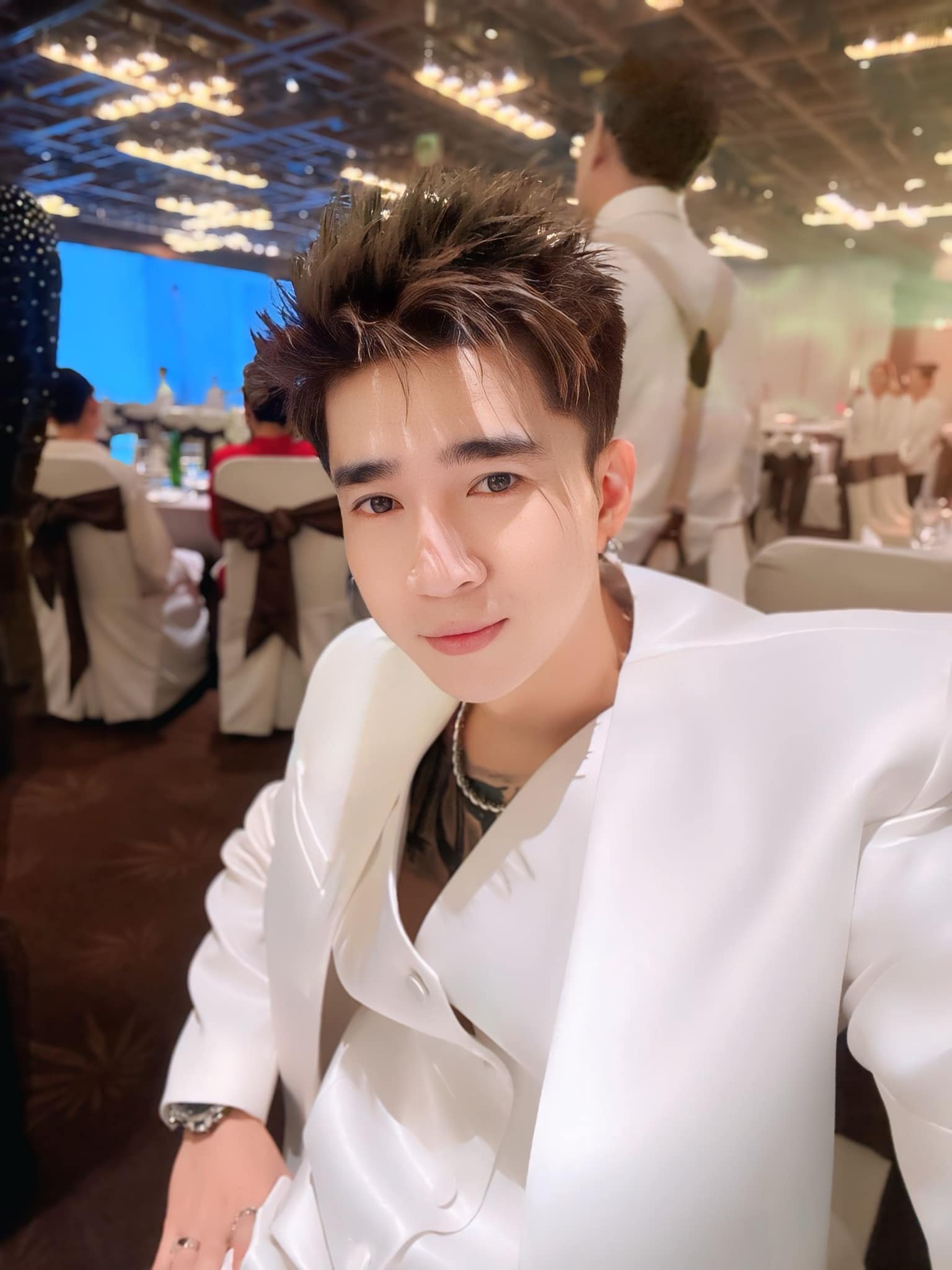 Fanpage Chi Dân bất ngờ đăng bài mới, tiết lộ tình hình nam ca sĩ- Ảnh 1.