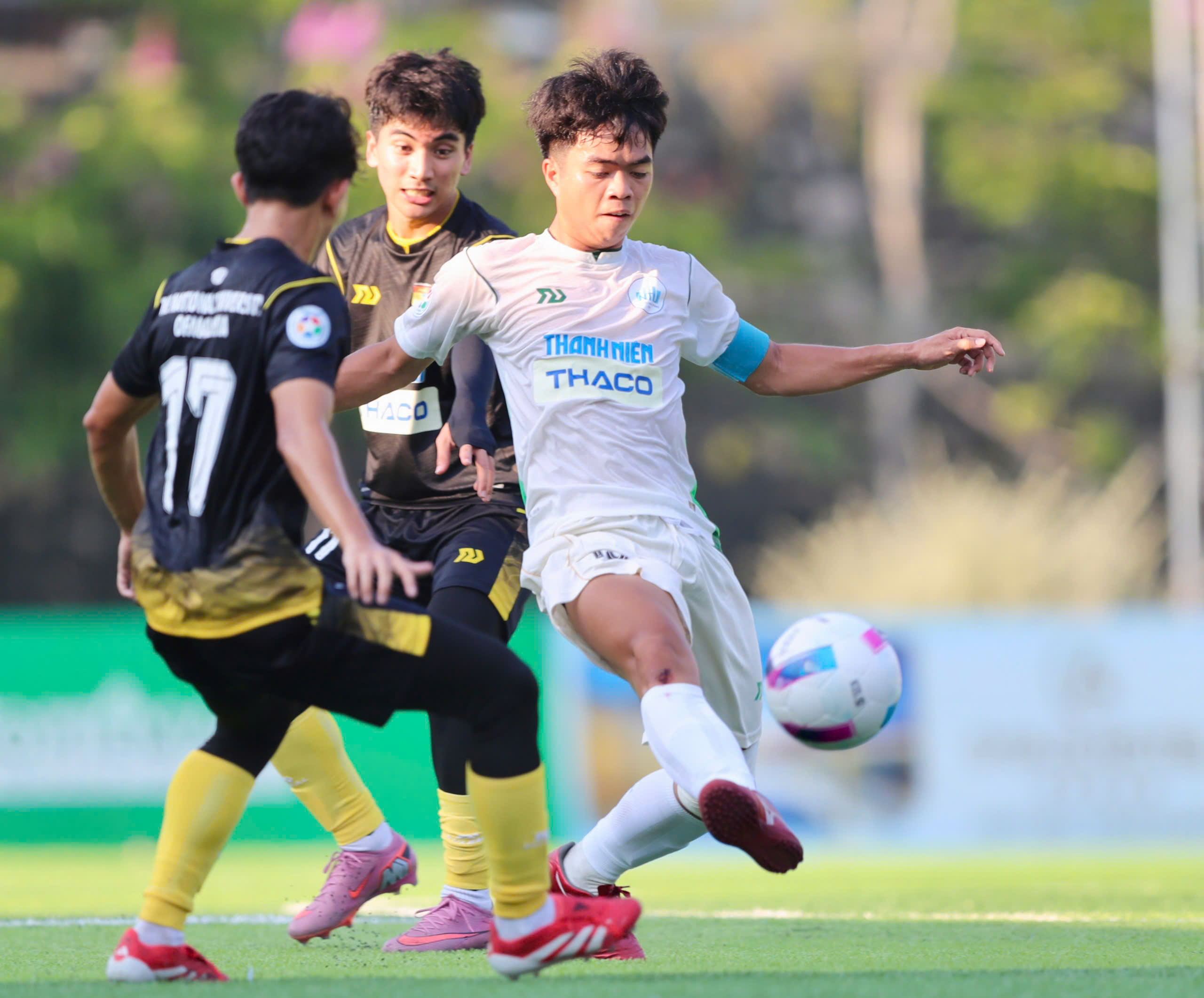 GĐKT Hoàng Anh Tuấn cùng Trường ĐH Nha Trang quyết vượt núi cao- Ảnh 1.