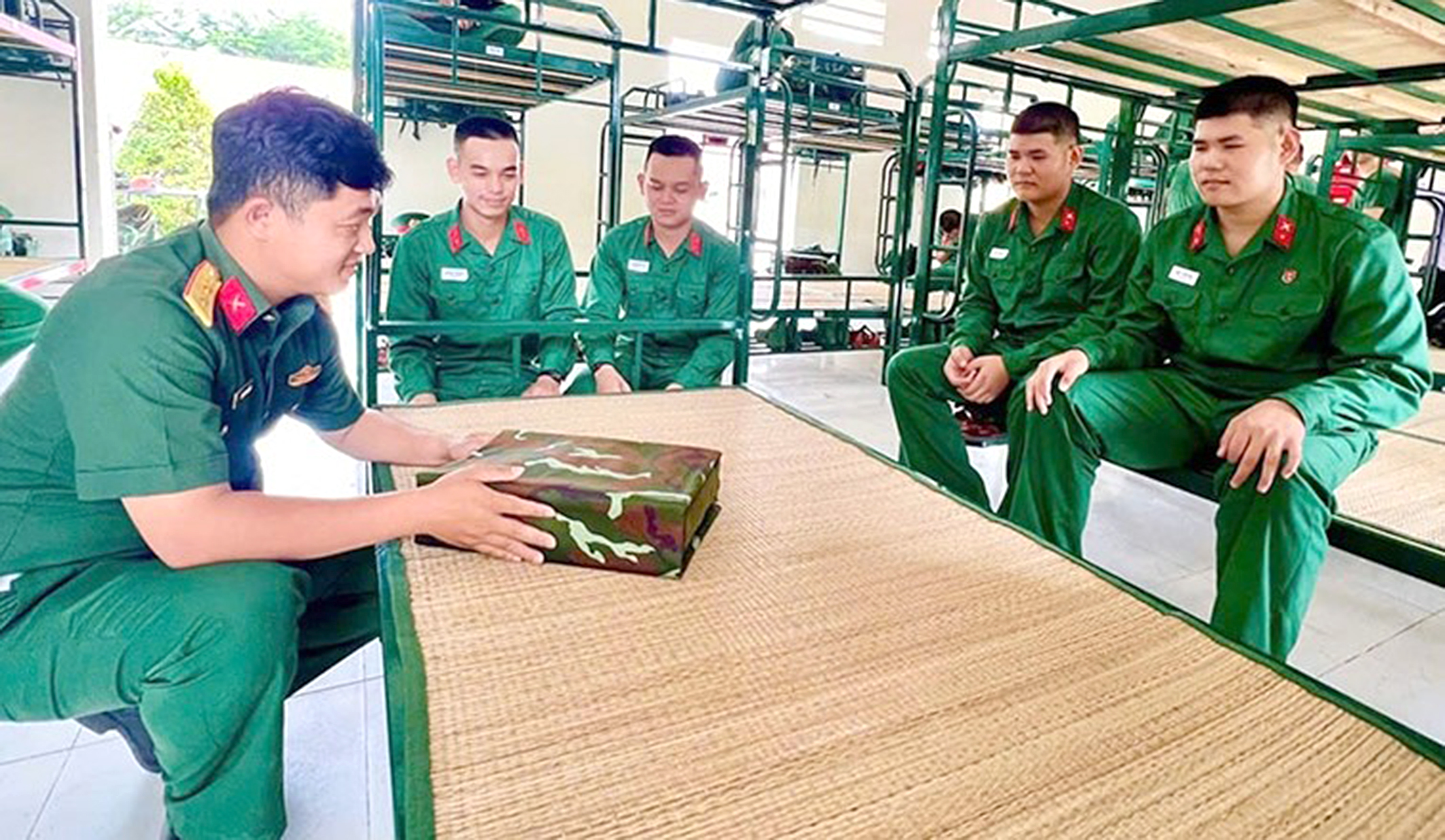 Gác giấc mơ giảng đường chọn thao trường 1 nhập ngũ - Ảnh 1.