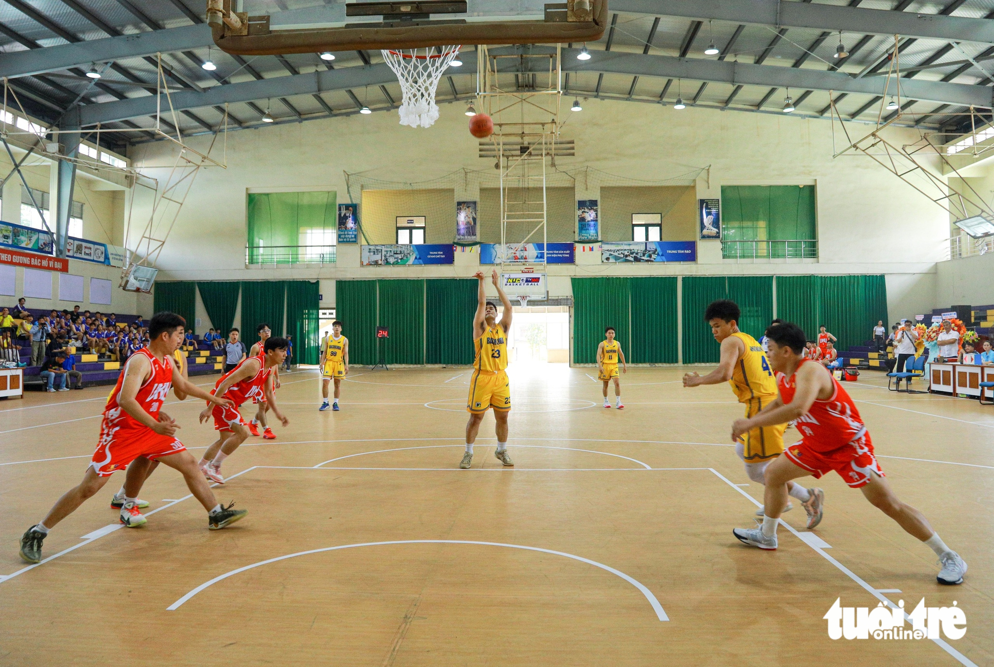 Gần 1.000 sinh viên sôi nổi tham gia Đại hội thể thao Đại học Đà Nẵng - Ảnh 1.