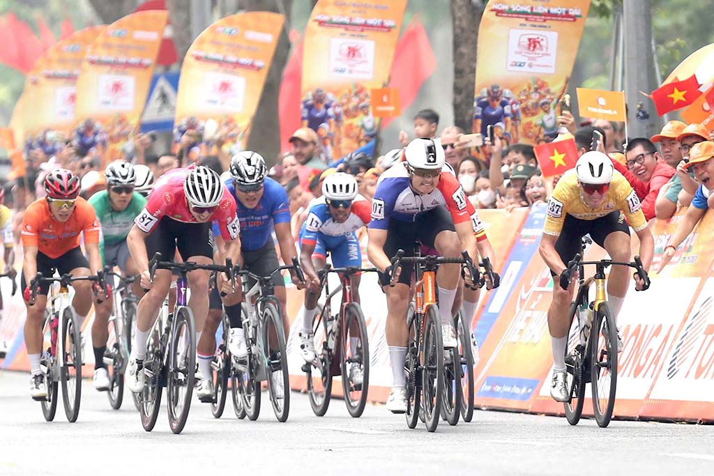 Gay cấn Cúp xe đạp truyền hình TP.HCM- Ảnh 1. Gay cấn Cúp xe đạp truyền hình TP.HCM- Ảnh 1.