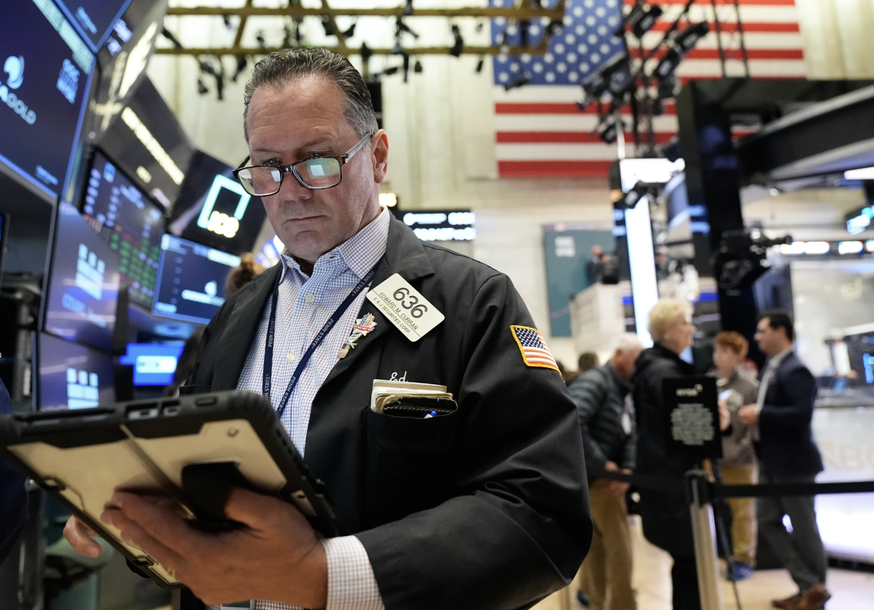 Giá dầu lao dốc sau thông báo ngừng bắn, Israel vẫn dội bom Iran 1 img