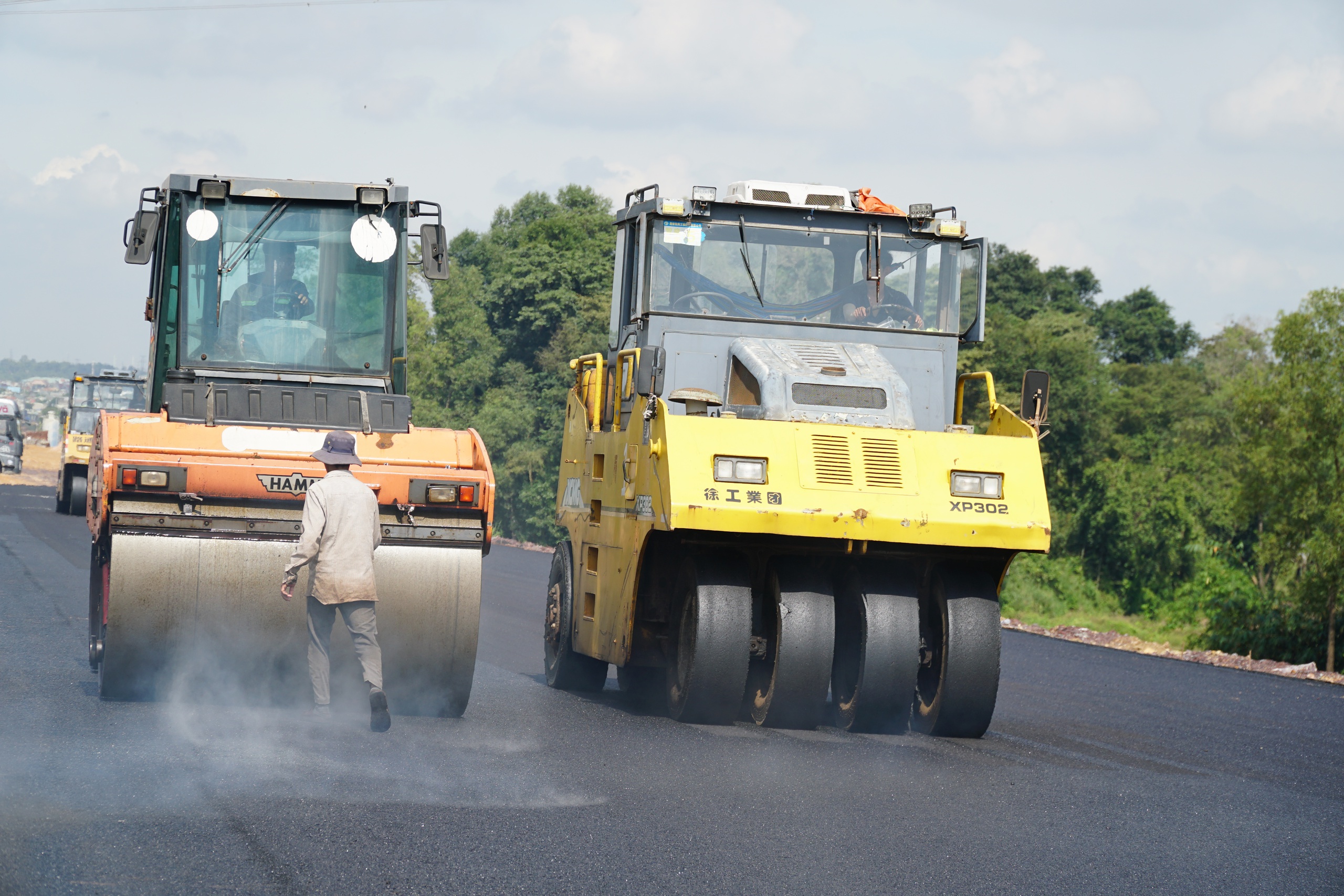 Giá dầu tăng mạnh làm ảnh hưởng các dự án kết nối đến sân bay Long Thành - Ảnh 1.