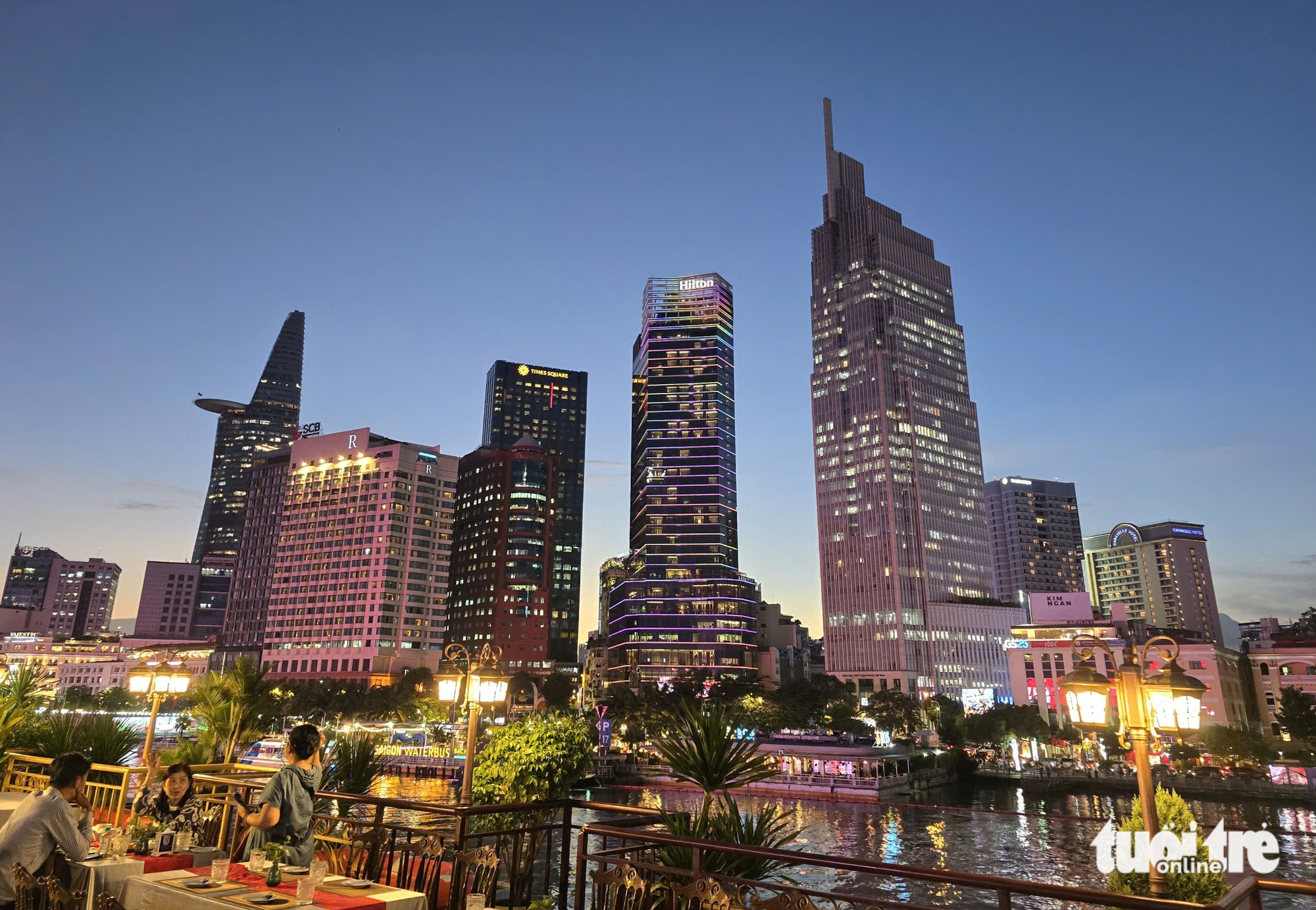 Giá thuê văn phòng hạng A trung tâm TP.HCM gần 65 USD/m²/tháng, top 5 đắt đỏ nhất khu vực 1 Giá thuê văn phòng hạng A trung tâm TP.HCM gần 65 USD/m²/tháng, top 5 đắt đỏ nhất khu vực - Ảnh 1.