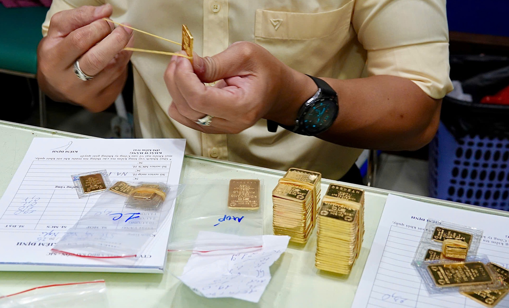 Giá vàng bật tăng mạnh, vượt 4.600 USD/ounce 1 Giá vàng - Ảnh 1.