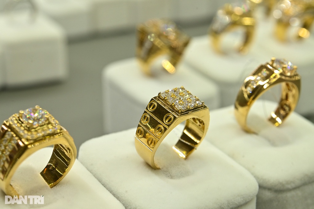 Giá vàng thế giới bất ngờ tăng vọt sau khi giảm mạnh - 1