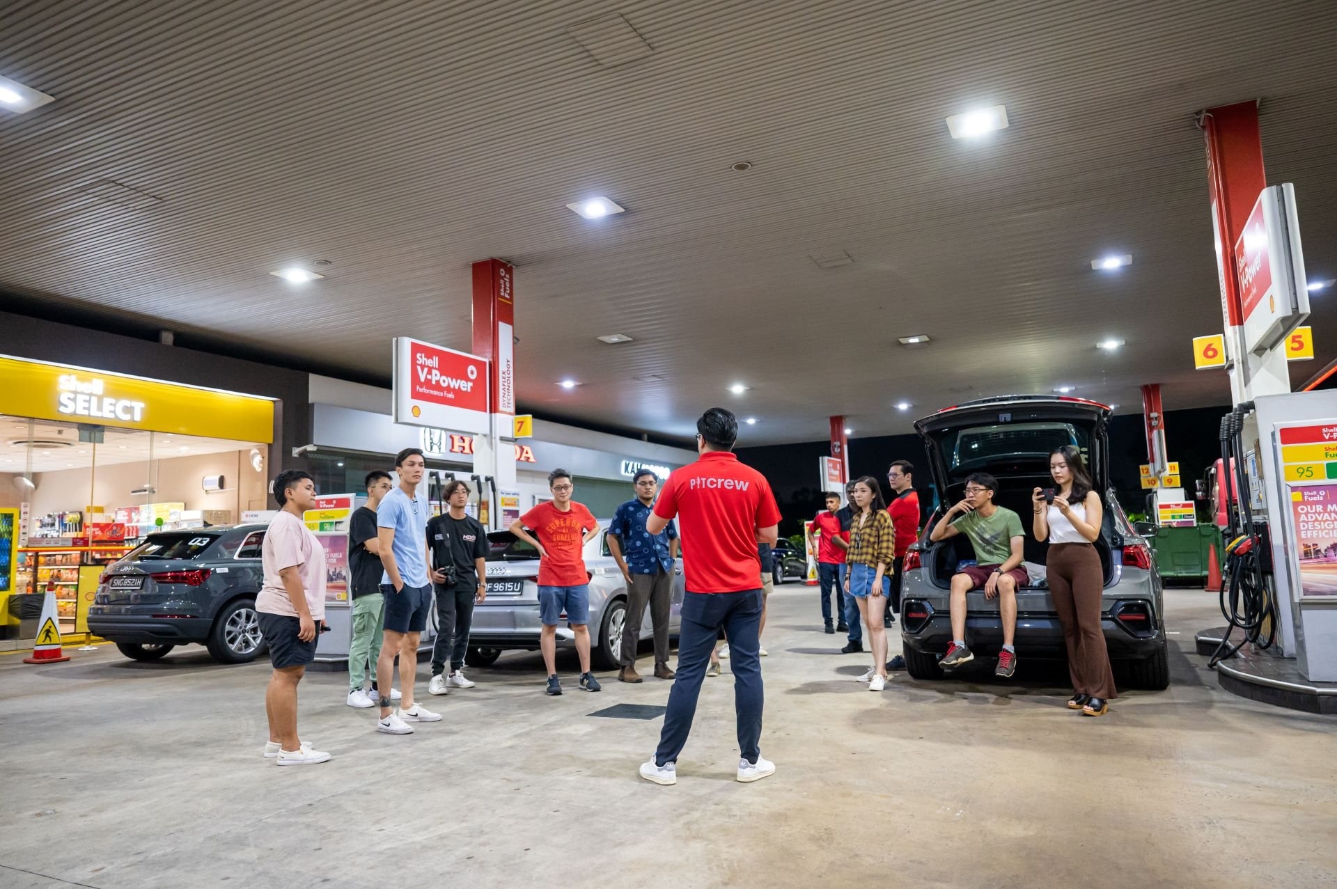 Giá xăng dầu Thái Lan tiếp tục tăng mạnh, có loại áp sát mốc 50.000 đồng/lít- Ảnh 1.