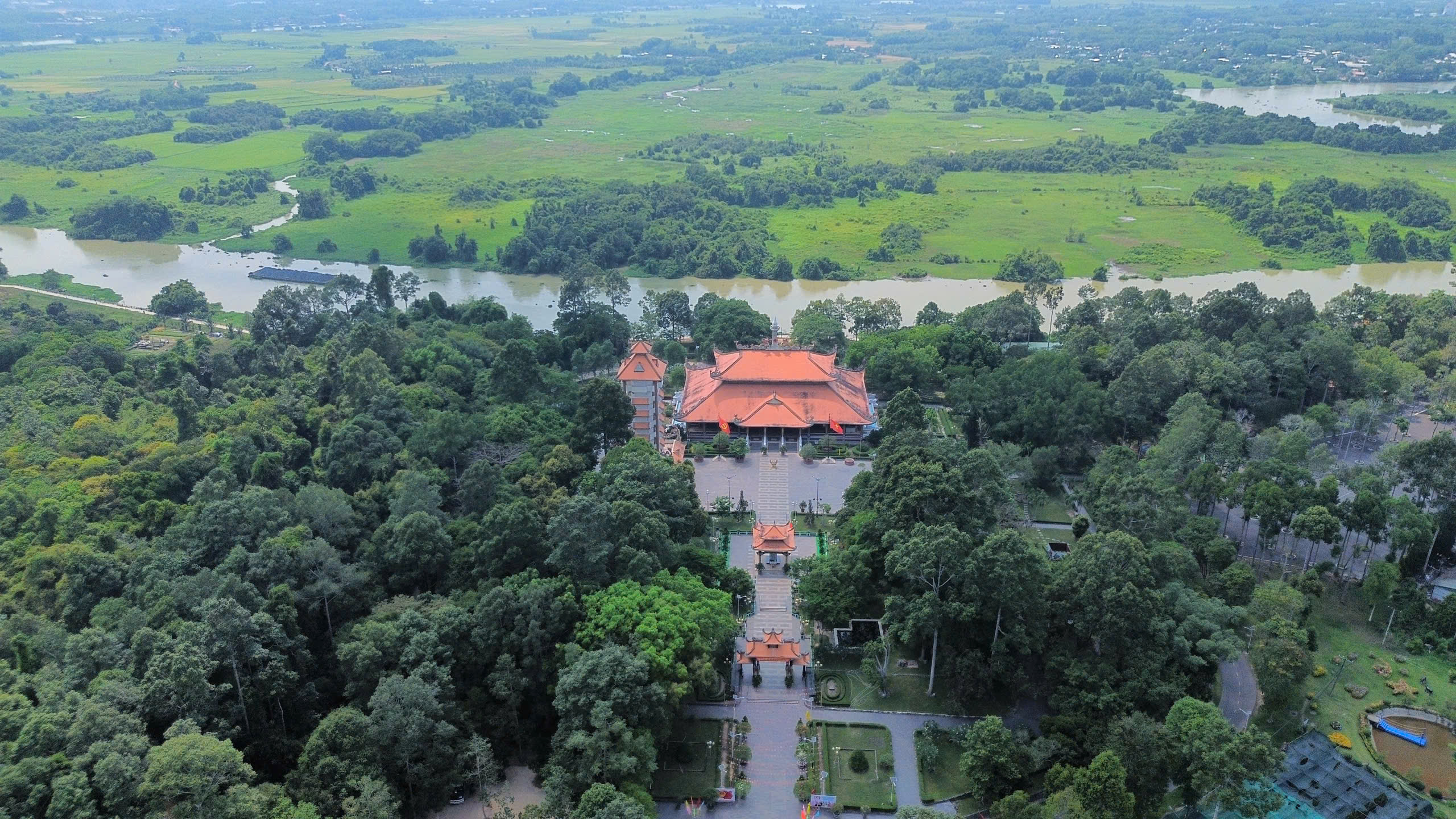 Giải mã kiến trúc ngôi đền tưởng niệm liệt sĩ lớn nhất Việt Nam- Ảnh 1.