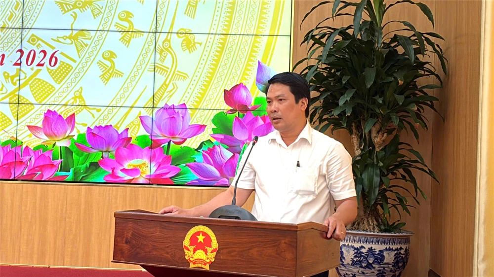 Ông Hà Vũ Sơn, Giám đốc Sở Công Thương báo cáo tại cuộc họp. Ảnh: NHẪN NAM giam-doc-cong-thuong-can-tho.jpg