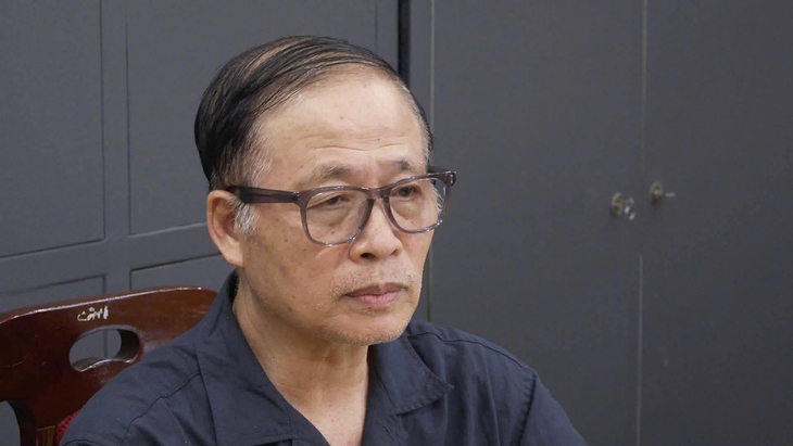 Giam doc hien tai kiem nguoi dai dien theo phap