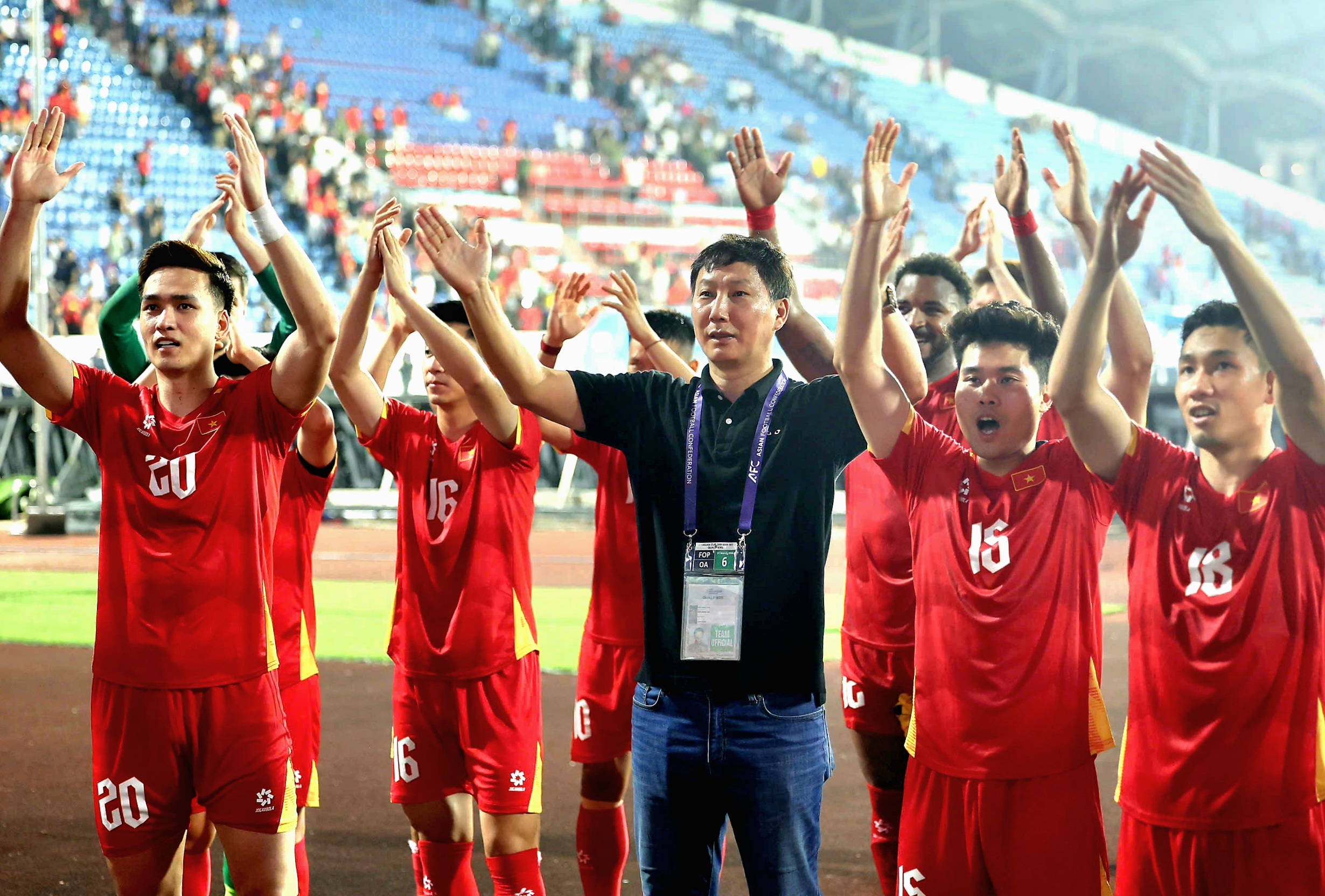 Giành 18 điểm tuyệt đối, đội tuyển Việt Nam tự tin hướng đến vòng chung kết Asian Cup 2027 - Ảnh 1.