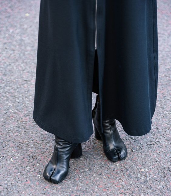 Tabi: Giày móng bò móng ngựa ngày càng nhiều người đi là kiểu giày gì?- Ảnh 2.