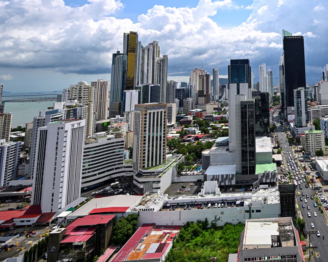 Giới siêu giàu bị nghi né thuế 3.550 tỉ USD, hơn 3% GDP toàn cầu 1 siêu giàu - Ảnh 1.