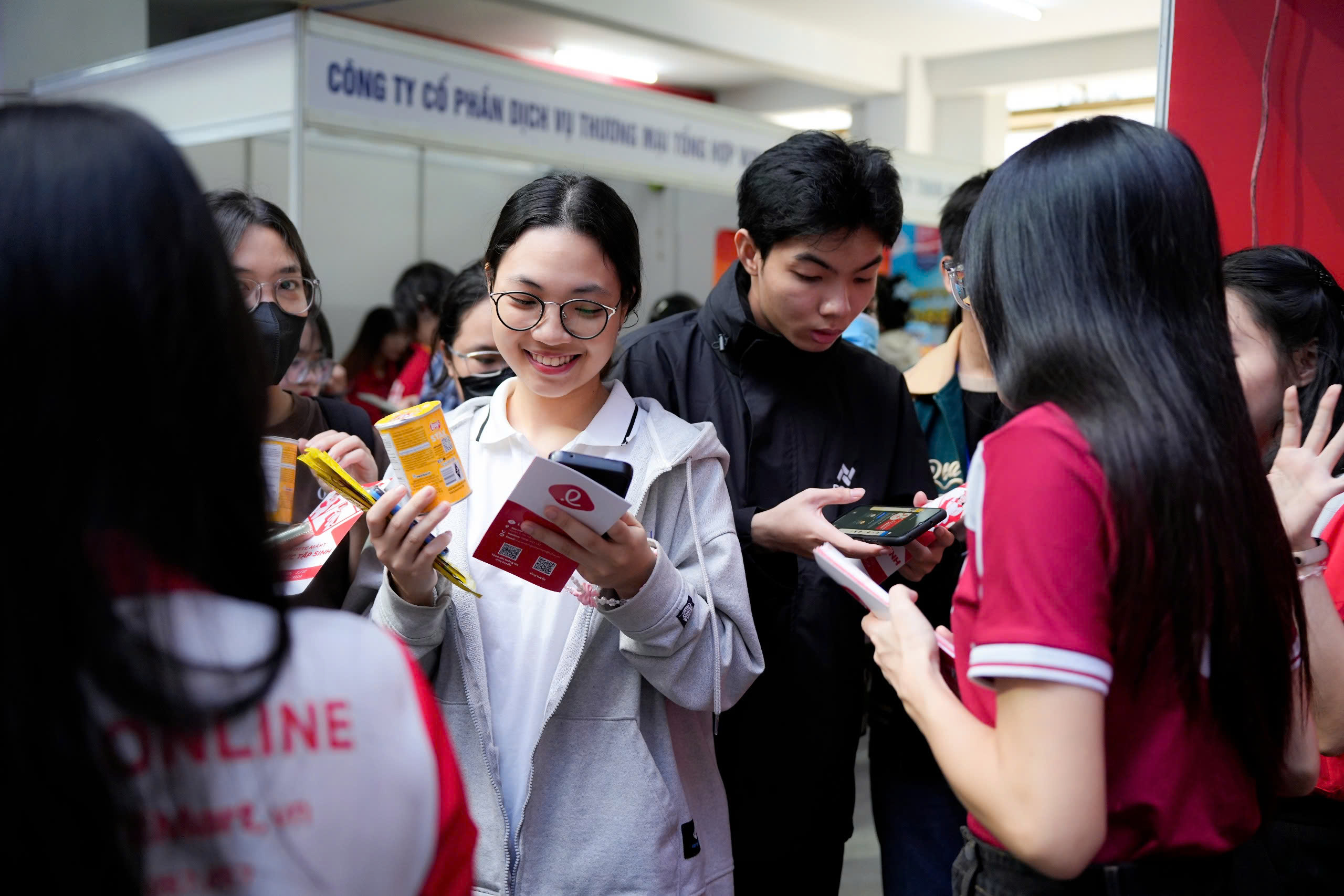 Lao động trẻ: Giỏi thích nghi, yếu bền bỉ - Ảnh 1.