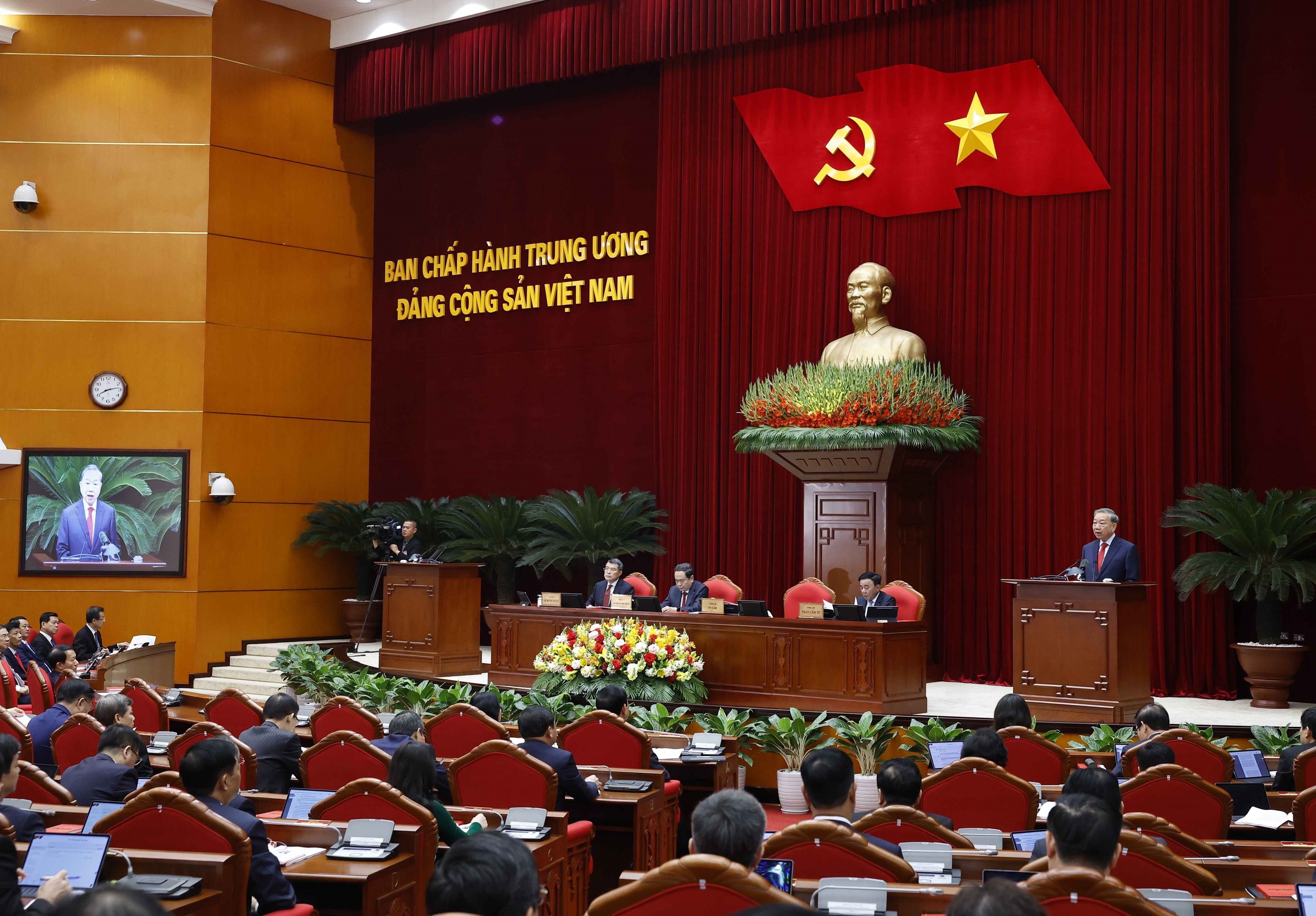 4 Kiên định chính trị trong Đảng để giữ vững bản sắc và phát triển bền vững - Ảnh 1.