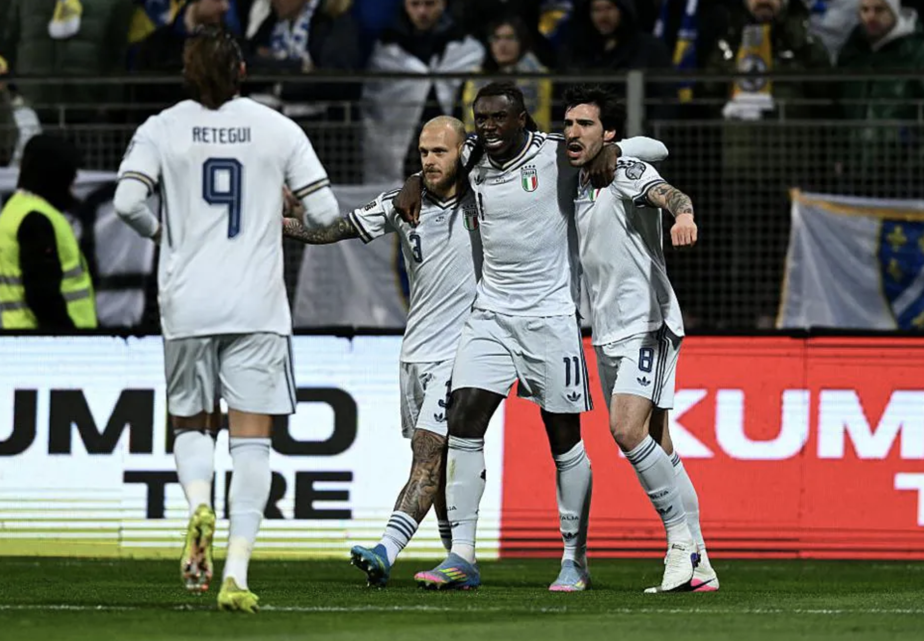 Gục ngã loạt sút luân lưu, Ý lần thứ ba liên tiếp lỡ hẹn World Cup - Ảnh 1.