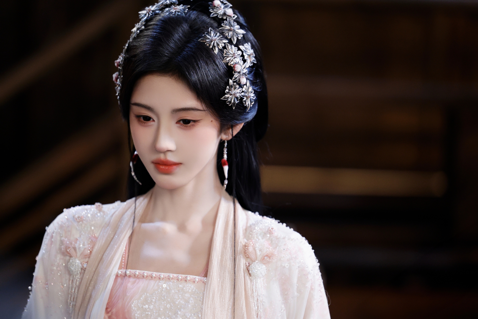 Nàng hồ ly đẹp nhất Trung Quốc hiện tại: Gương mặt chứa cả thiên hà nhan sắc, vừa thánh khiết vừa tàn nhẫn mới tài- Ảnh 1.