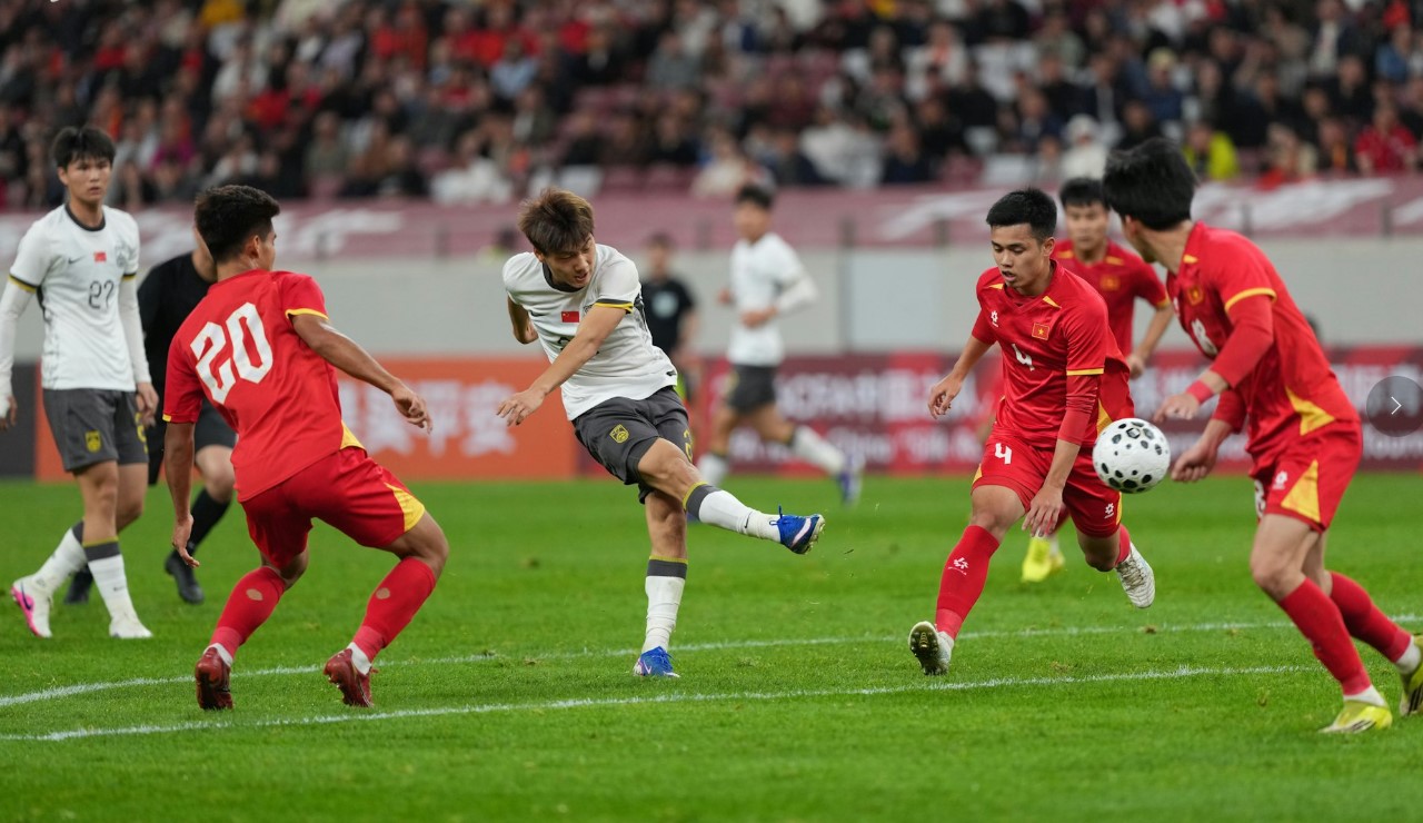 HLV Trung Quốc nhận xét bất ngờ về U.23 Việt Nam, thủ môn Cao Văn Bình nói thẳng điều này- Ảnh 1.