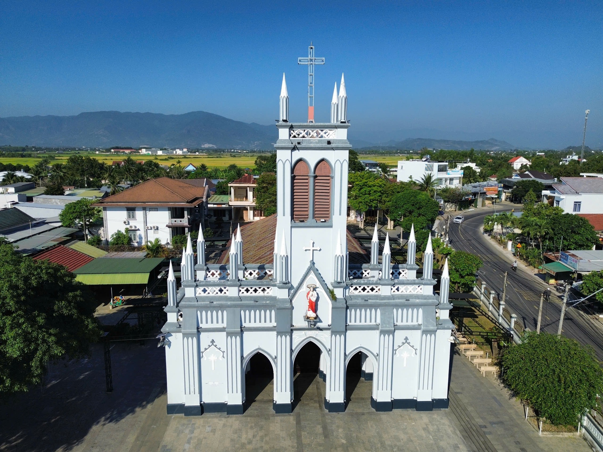 Hà Dừa - giáo đường hàng trăm năm tuổi bên dòng sông Cái- Ảnh 1.