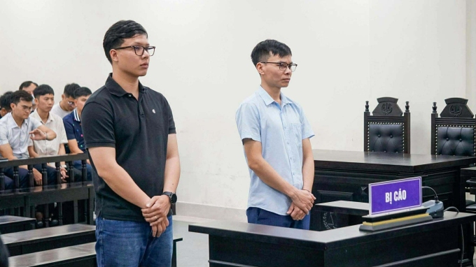 Hai bị cáo tại tòa sáng nay. Ảnh: Danh Lam