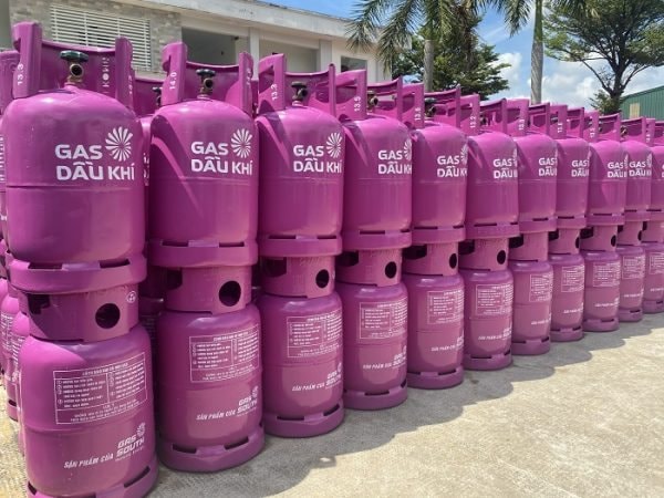 Giá gas chạm mức 661.000 đồng: Hai đại gia bán lẻ Việt lập kỷ lục doanh thu nghìn tỷ nhưng lãi mỏng dính- Ảnh 1.