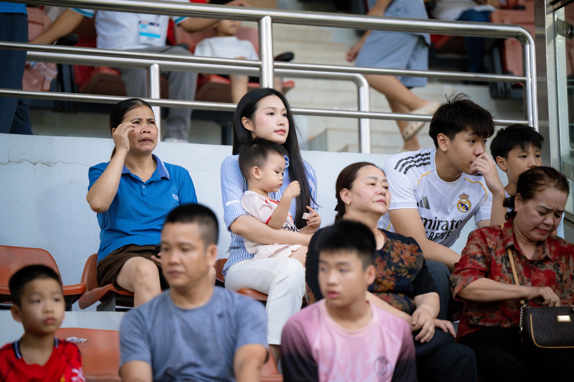 Hai em trai cuc pham cua Doan Hai My do