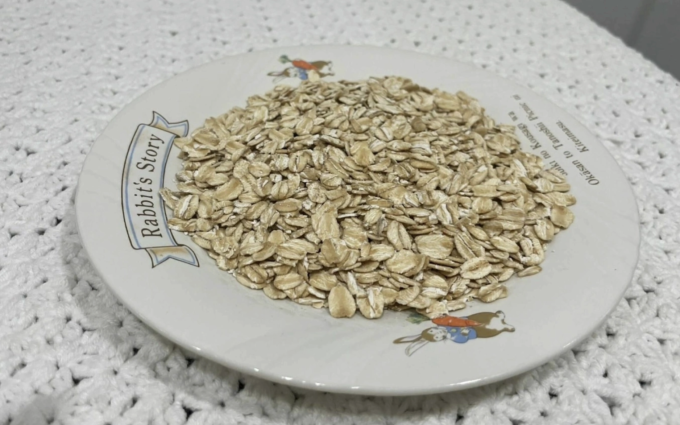 Ăn yến mạch mỗi ngày và kiểm soát chặt chẽ carbohydrate tinh chế giúp hạ cholesterol không cần dùng thuốc. Ảnh: Hạnh Vũ