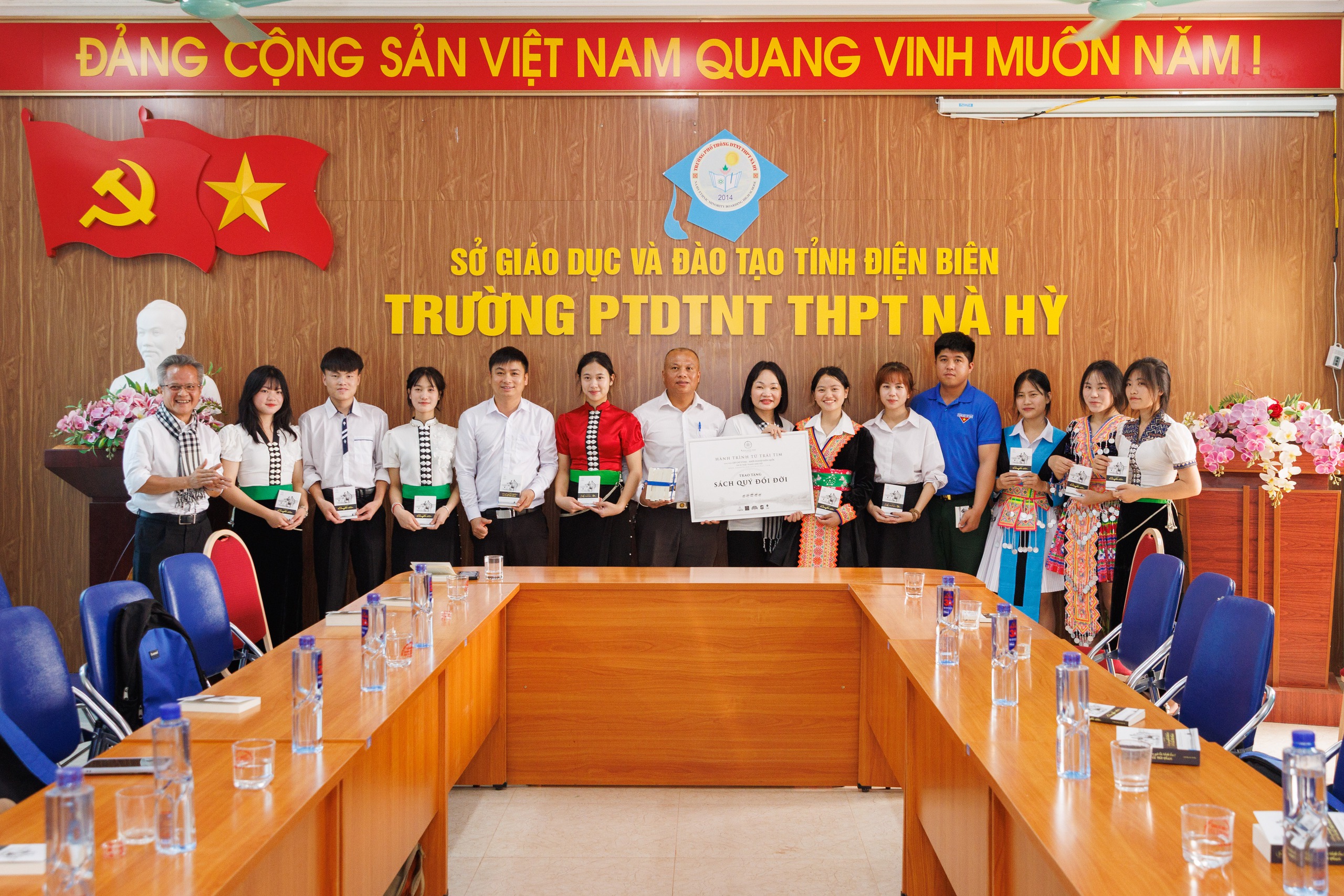Hành trình Từ Trái Tim thắp sáng ước mơ lập nghiệp cho học sinh Điện Biên- Ảnh 1. Hành trình Từ Trái Tim thắp sáng ước mơ lập nghiệp cho học sinh Điện Biên- Ảnh 1.