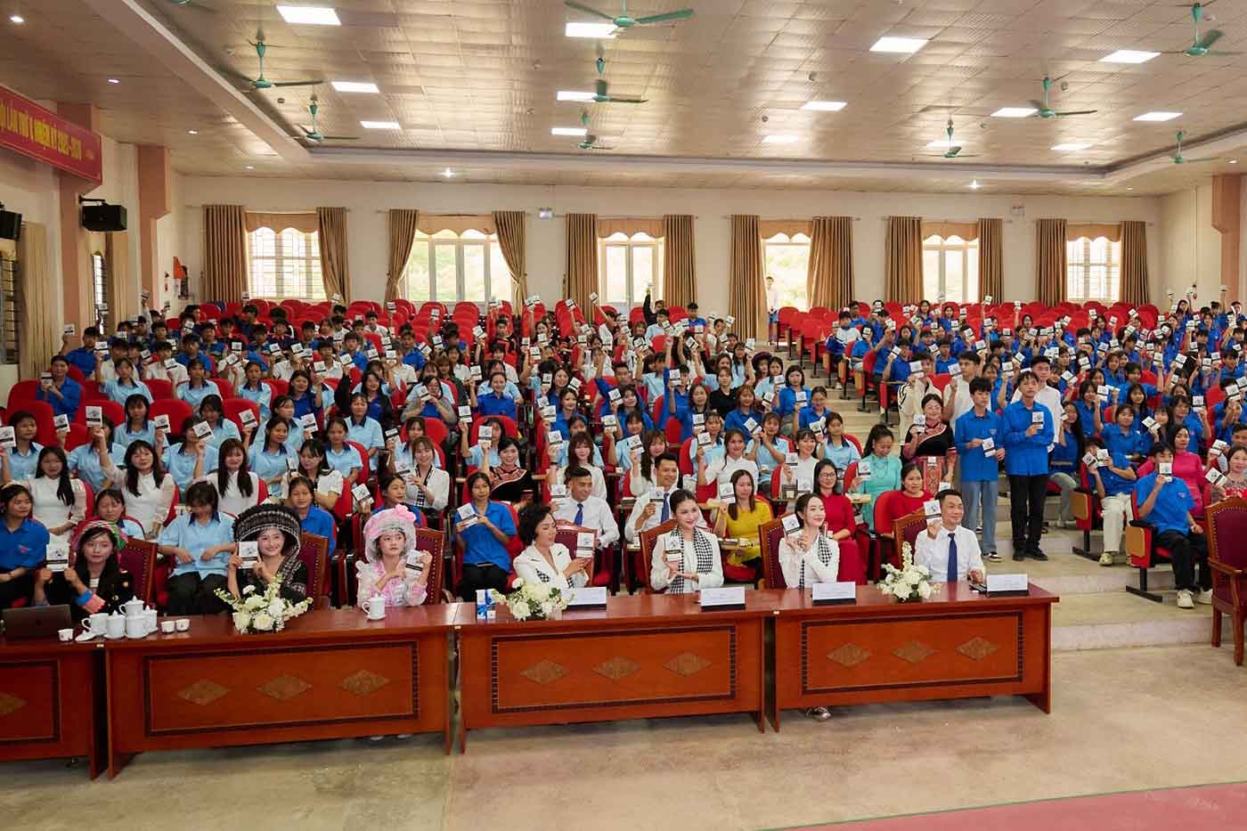 Hành trình Từ Trái Tim truyền lửa khát vọng cho sinh viên vùng cao 1 Hành trình Từ Trái Tim truyền lửa khát vọng cho sinh viên vùng cao - Ảnh 1.