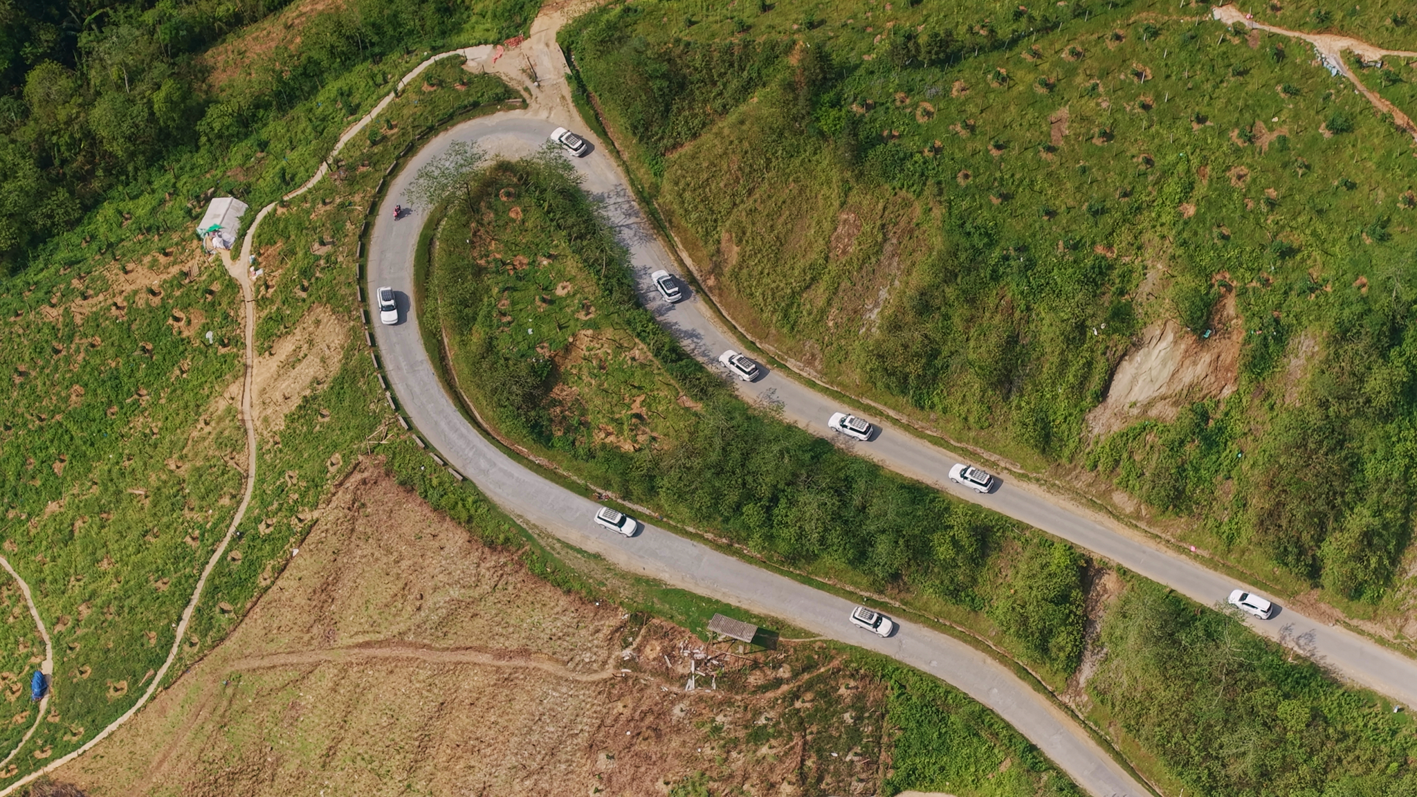 Hành trình Từ Trái Tim vượt 'cổng trời', thắp sáng khát vọng kiến quốc nơi biên cương- Ảnh 1.