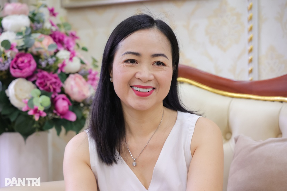 Hậu Sida phim Gió qua miền tối sáng: Phú bà của showbiz, 3-4 nhà cho thuê - 1