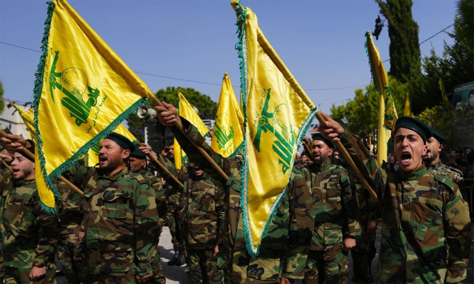 Thành viên nhóm vũ trang Hezbollah tại miền nam Lebanon hồi năm 2023. Ảnh: AP