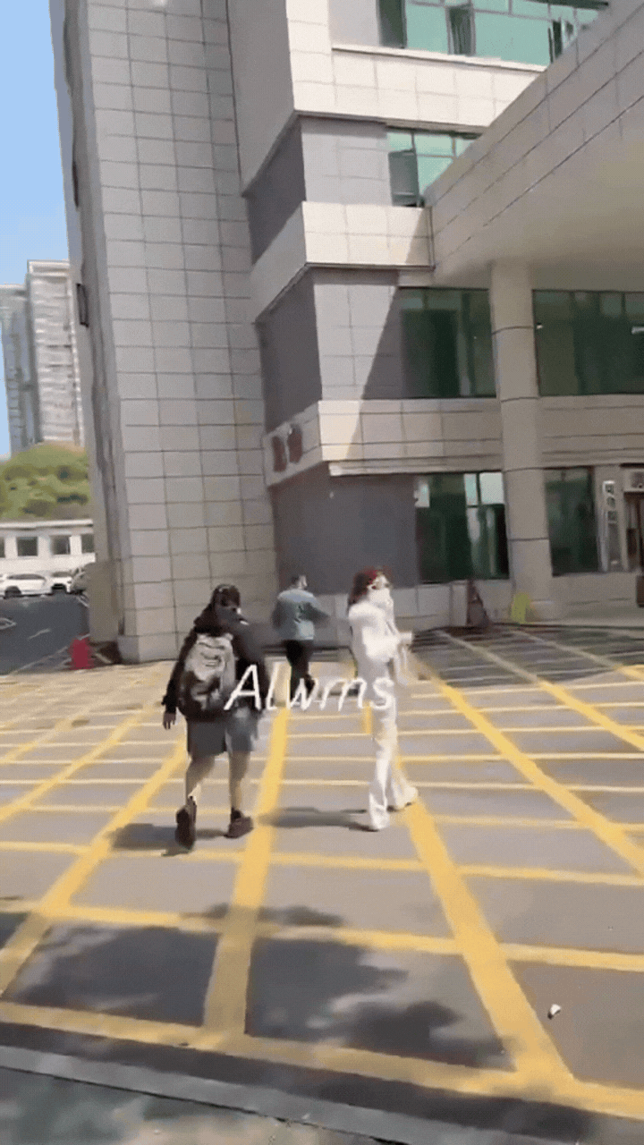 Hình ảnh Trang Pháp nhập viện tại Trung Quốc gây lo lắng- Ảnh 1.