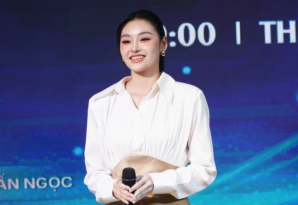 Hoa hậu Yến Nhi chia sẻ với sinh viên áp lực của nghề vạn người mê - 2