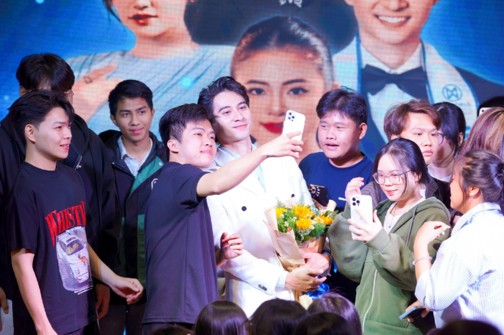 Hoa hậu Yến Nhi chia sẻ với sinh viên áp lực của nghề vạn người mê - 1