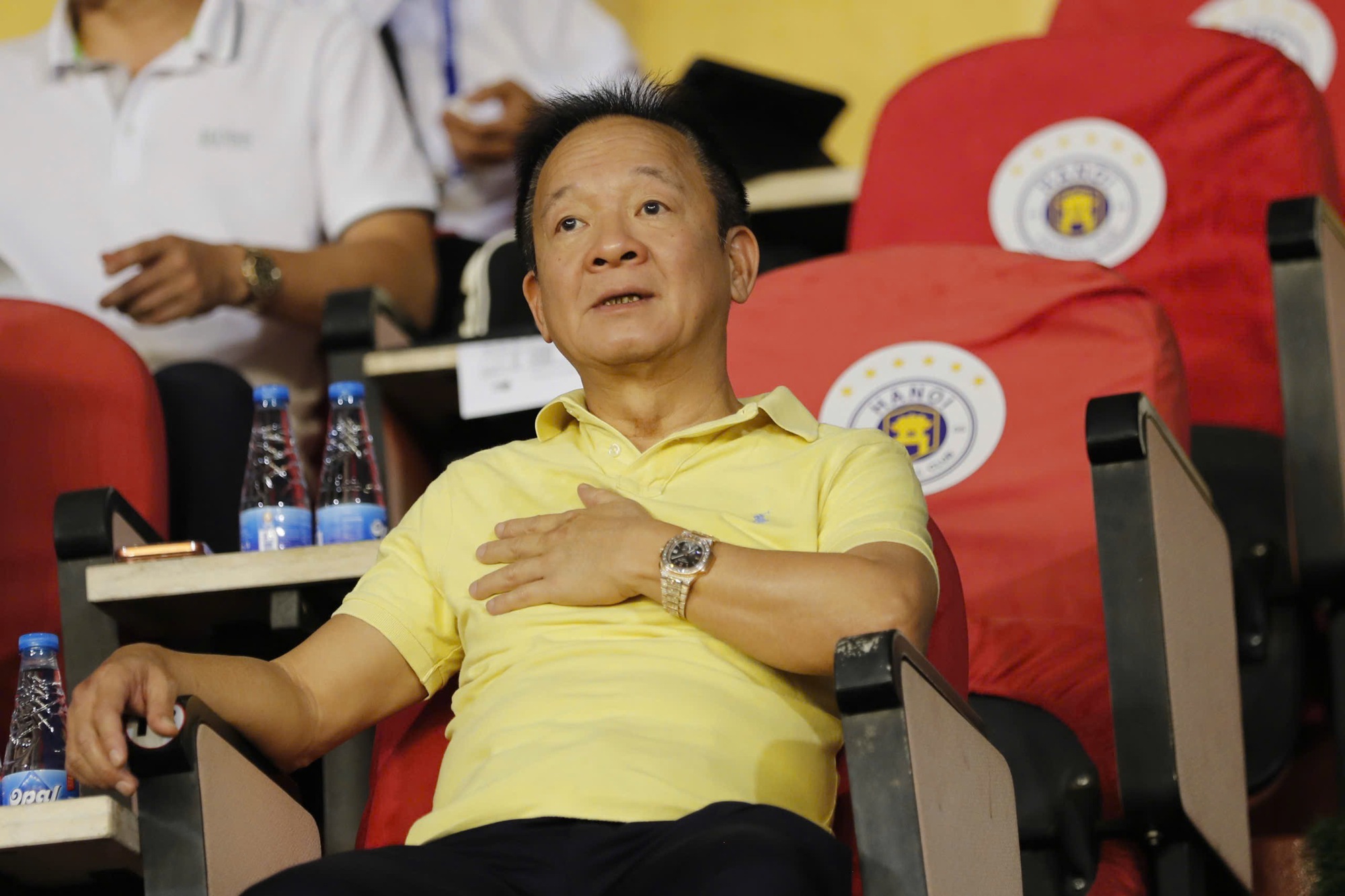 Hoàng Hên rực sáng ngày HLV Kim Sang-sik và bầu Hiển dự khán, Hà Nội thắng đậm Hà Tĩnh- Ảnh 1.