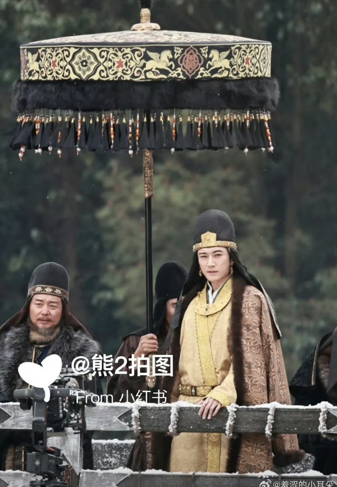 Chưa thấy hoàng đế nào chán đời đến vậy: Khoác long bào mà như thầy bùa, cầm thêm cái chổi là thành phù thủy- Ảnh 1.