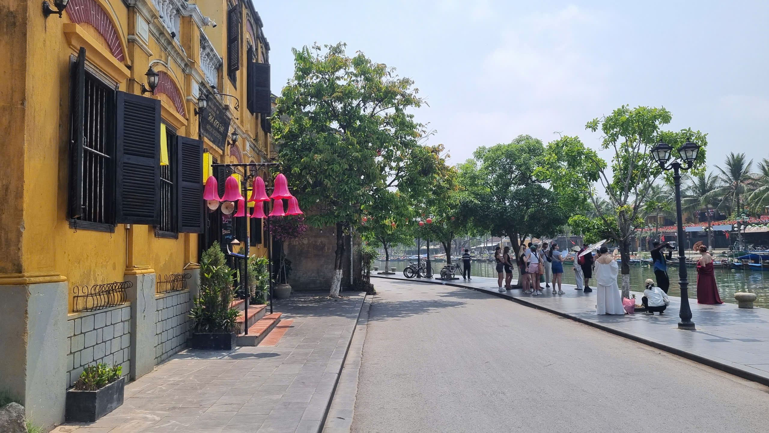 Hội An sẽ xử lý lấn chiếm vỉa hè, buôn bán hàng rong thế nào? 1 Hội An sẽ xử lý lấn chiếm vỉa hè, buôn bán hàng rong thế nào? - Ảnh 1.