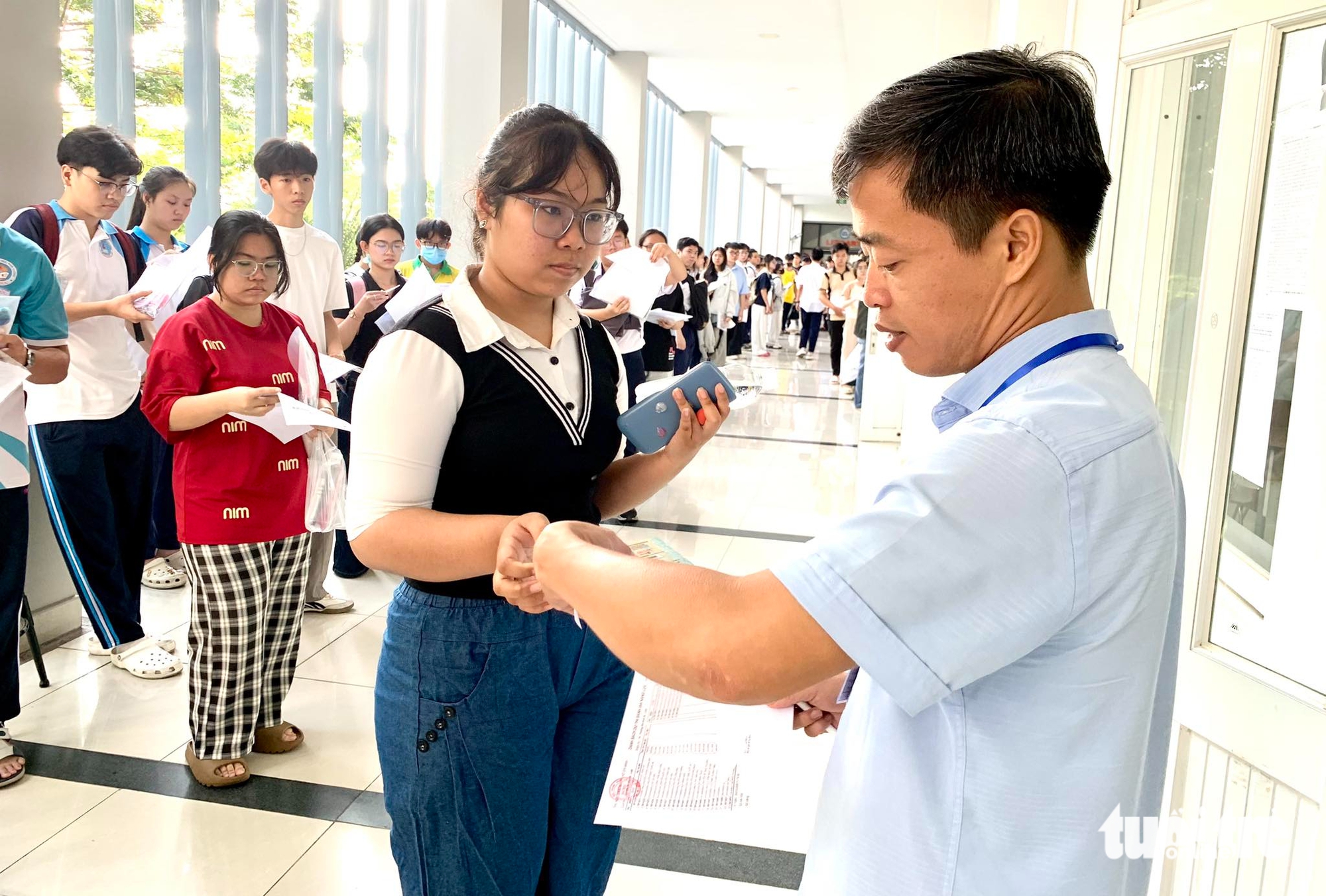 Hơn 135.000 thí sinh bắt đầu kỳ thi đánh giá năng lực lớn nhất nước 1 đánh giá năng lực - Ảnh 1.