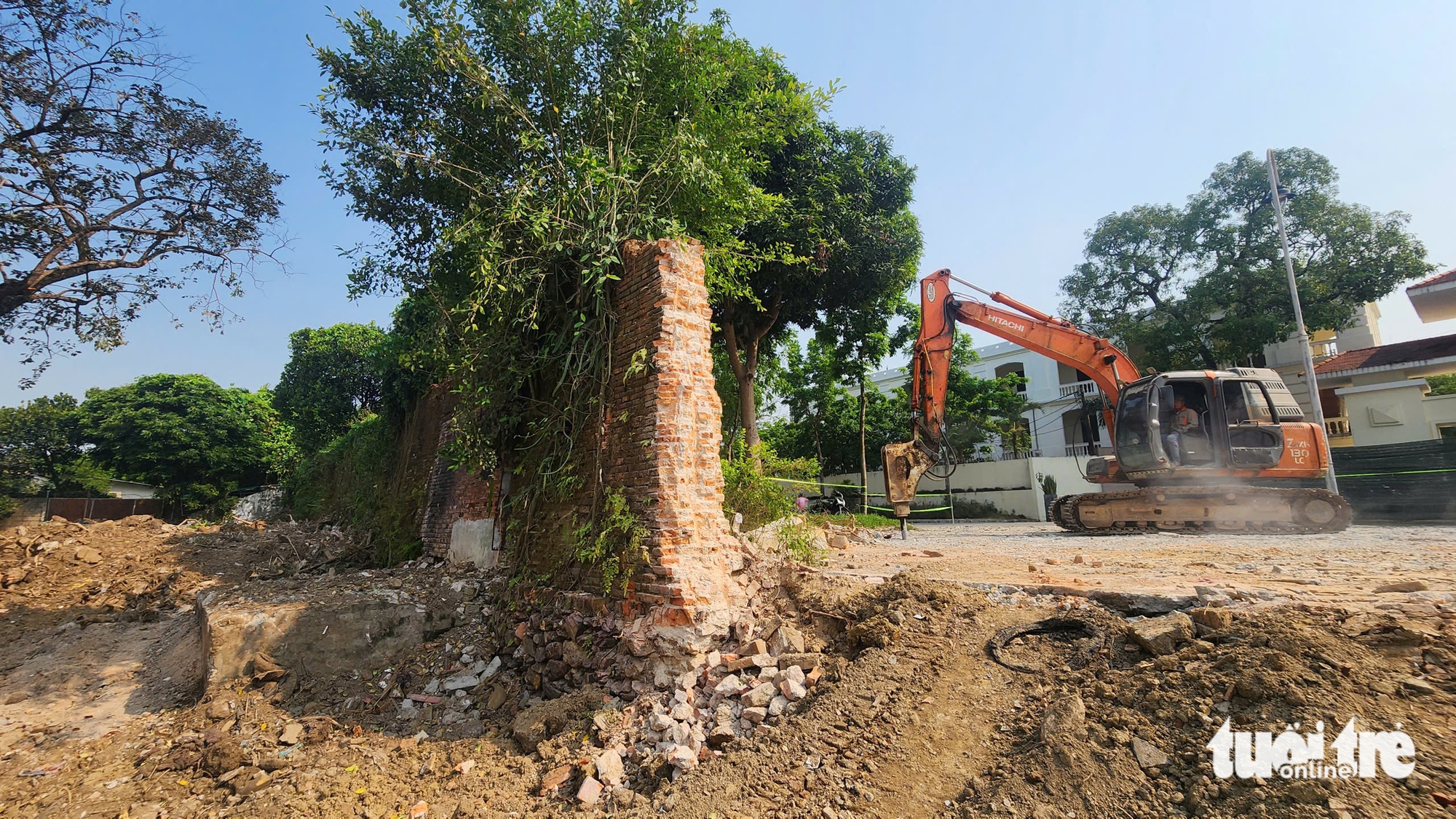 Huế tháo dỡ tường bao đồn Mang Cá, mở đường và làm công viên - Ảnh 1.