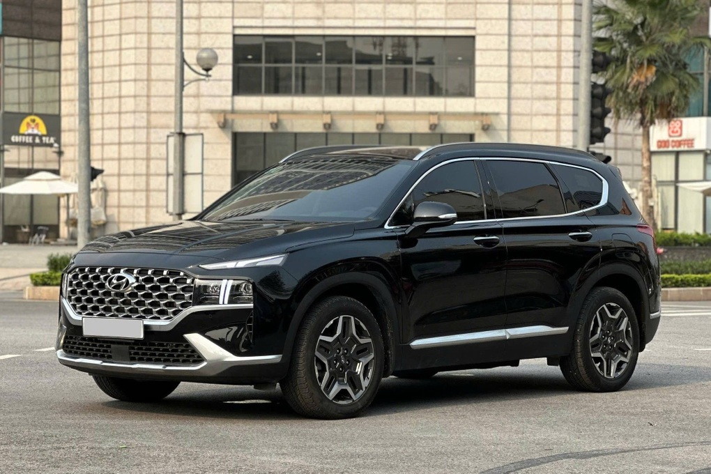 Hyundai Santa Fe máy dầu đi 2 năm vẫn bán đắt hơn xe mới - 1